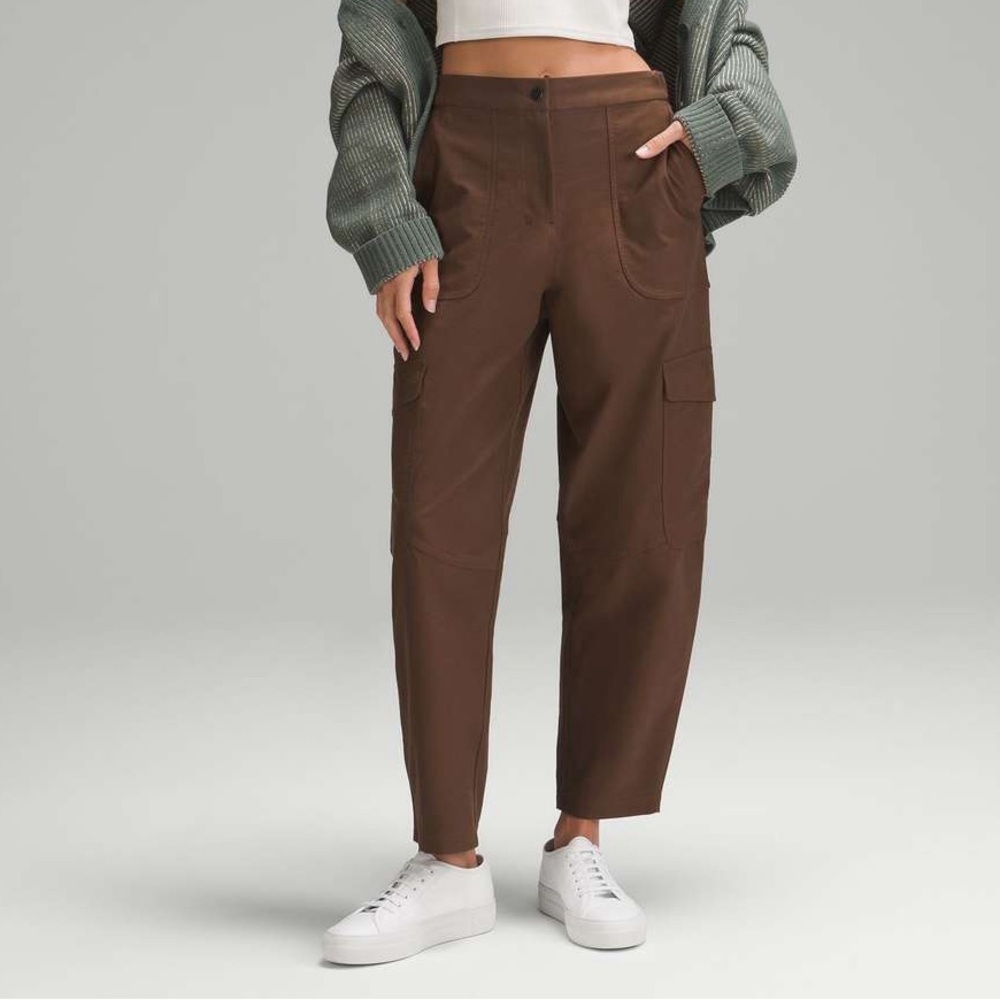 NWOT - Lululemon Women's Light Utilitech High Rise Cargo Pants Size 26